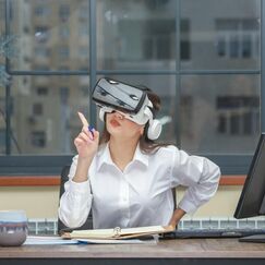 Обложка курса 'VR/AR для бизнеса: новые горизонты управления'